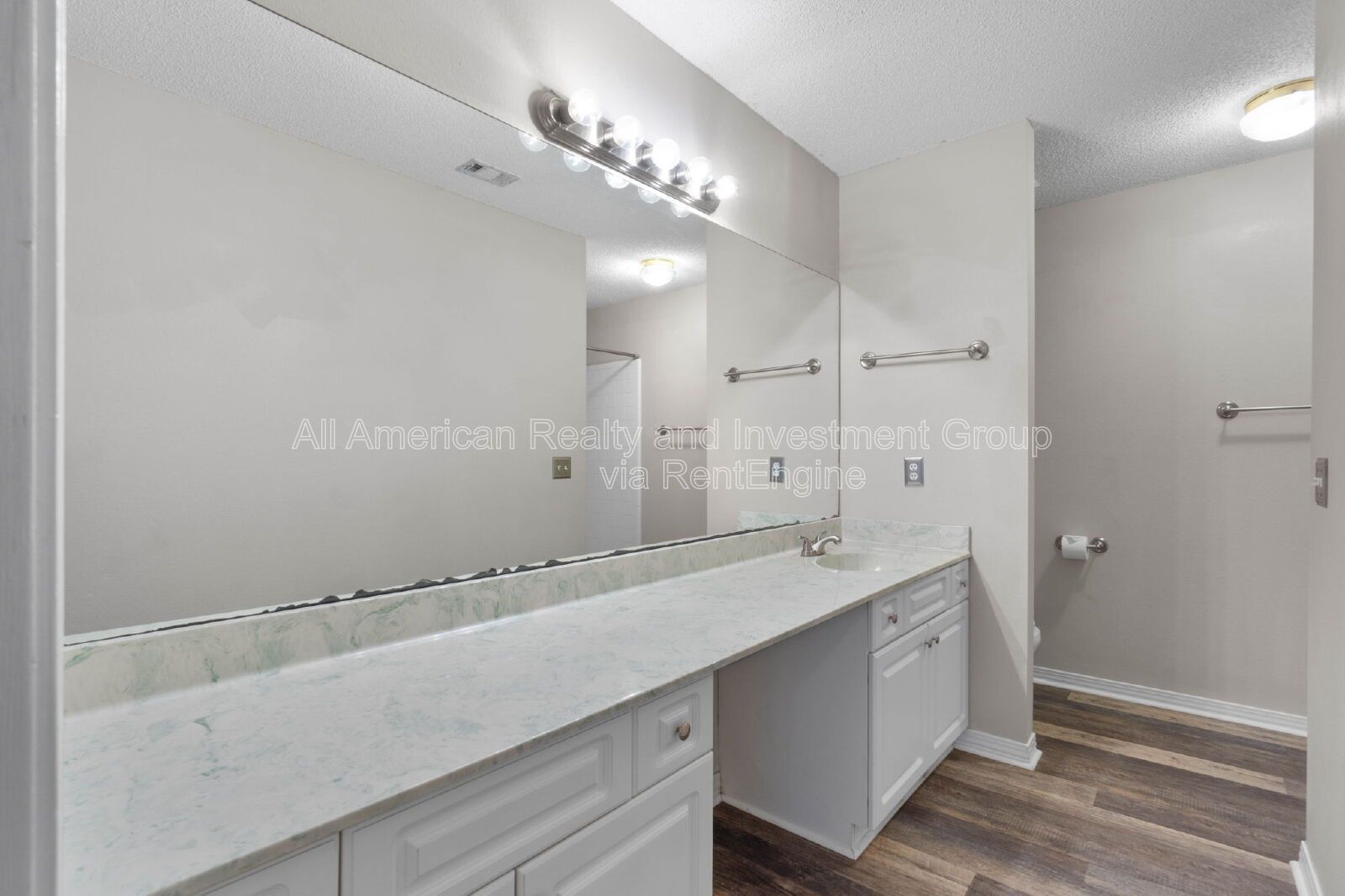 504 Easy Street property image